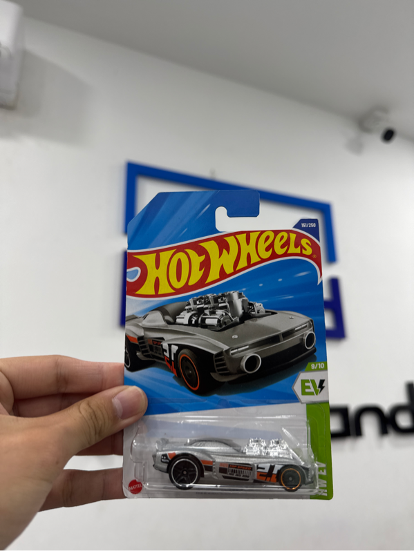 Xe mô hình hot wheels - ROGER DODGER 2.0 - Màu bạc - Newseal