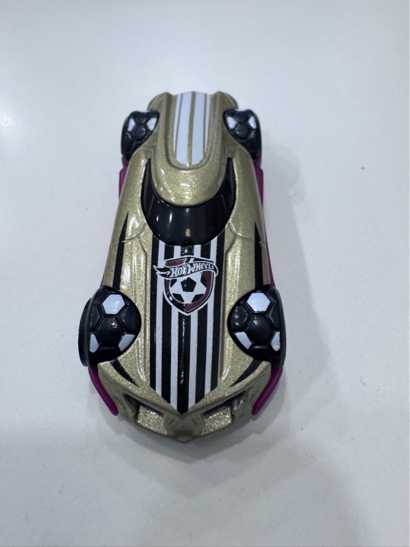 Xe mô hình Hot wheels Soccer Car BDD12 - Màu vàng - Ngoại hình 98% - Body