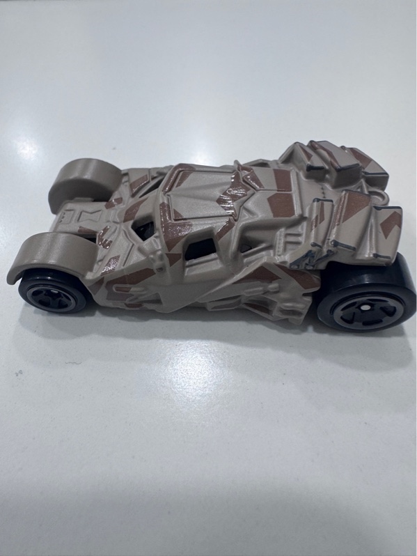 Xe mô hình Hot wheels - The Dark Knight BatMobile - Màu vàng - Ngoại hình 98% - Body