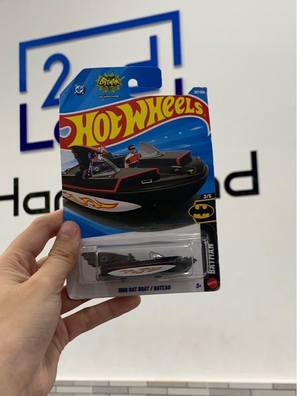 Xe mô hình Hotwheels 1966 bat boat - Box