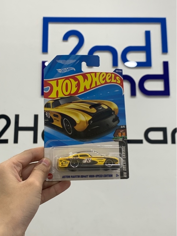 Xe mô hình Hotwheels Aston martin db4gt - Màu vàng - Newseal