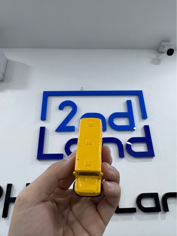 Xe mô hình Maisto Fresh Metal School District 2 School Bus - Ngoại hình 97% - Trầy xước - Body