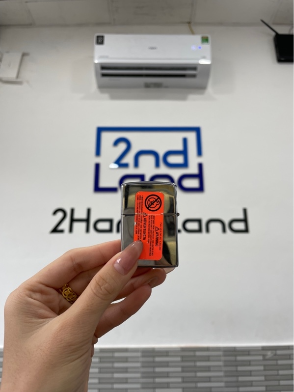 ZIPPO 250 MUDFLAP GIRL - Màu bạc đen - Ngoại hình: 98% - Box