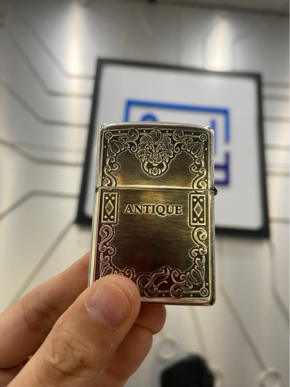 Zippo Antique - Màu bạc - Ngoại hình: 98% - Mặt dán vân gỗ - FullBox