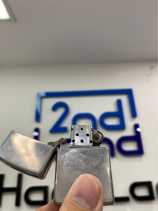 Zippo Bạc - Màu bạc - Ngoại hình: 97% - Xước - Body
