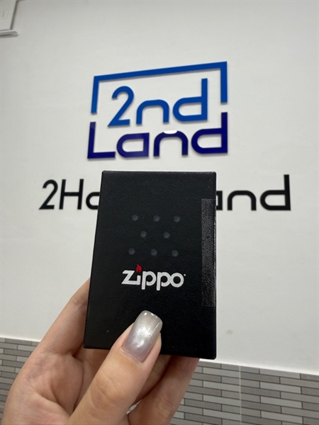 Zippo custom lighters - Màu đen - Ngoạị hình 98% - Kèm Box