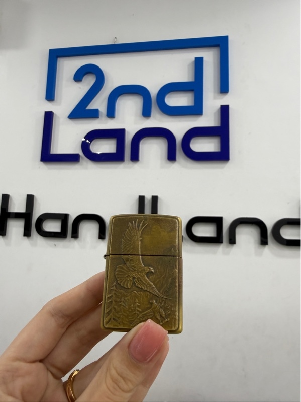 Zippo đính hình chim đại bàng - 07/2017 - Màu vàng - Trầy xước rỉ sét - Body