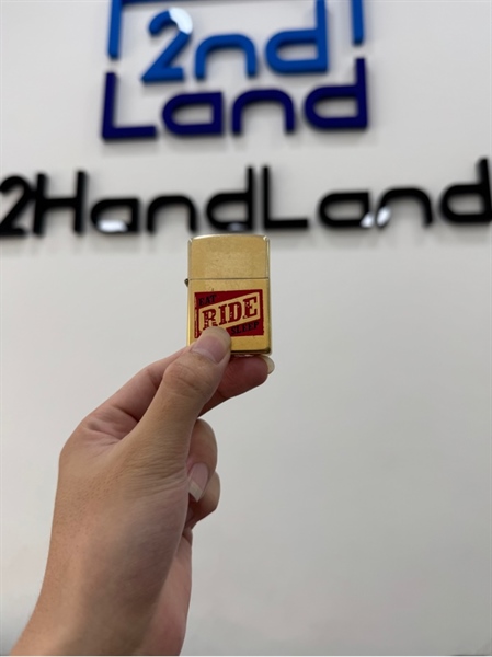 Zippo Eat Ride Sleep 05/2004 - Màu vàng - Ngoại hình 97% - Body
