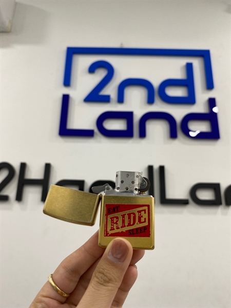 Zippo Eat Ride Sleep 05/2004 - Màu vàng - Ngoại hình 97% - Body 1