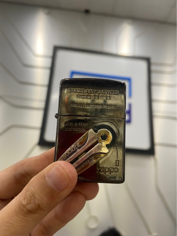 Zippo Flint Case Metal - Màu bạc - Ngoại hình: 97% - Trầy xước nhẹ - FullBox