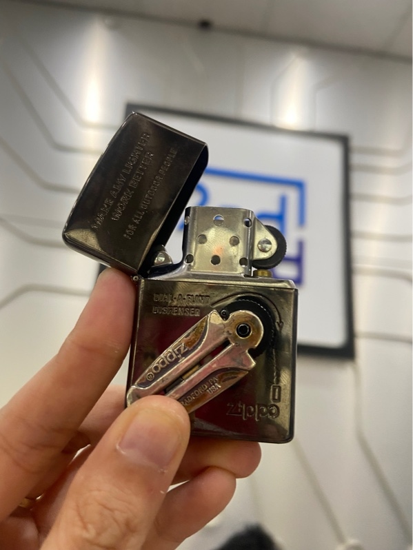 Zippo Flint Case Metal - Màu bạc - Ngoại hình: 97% - Trầy xước nhẹ - FullBox