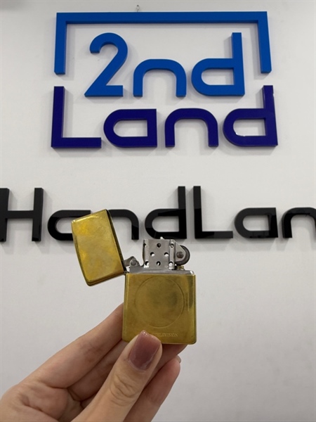 Zippo Fuji Television T3/2003 - Màu vàng - Ngoại hình 97% - Trầy - Body 1