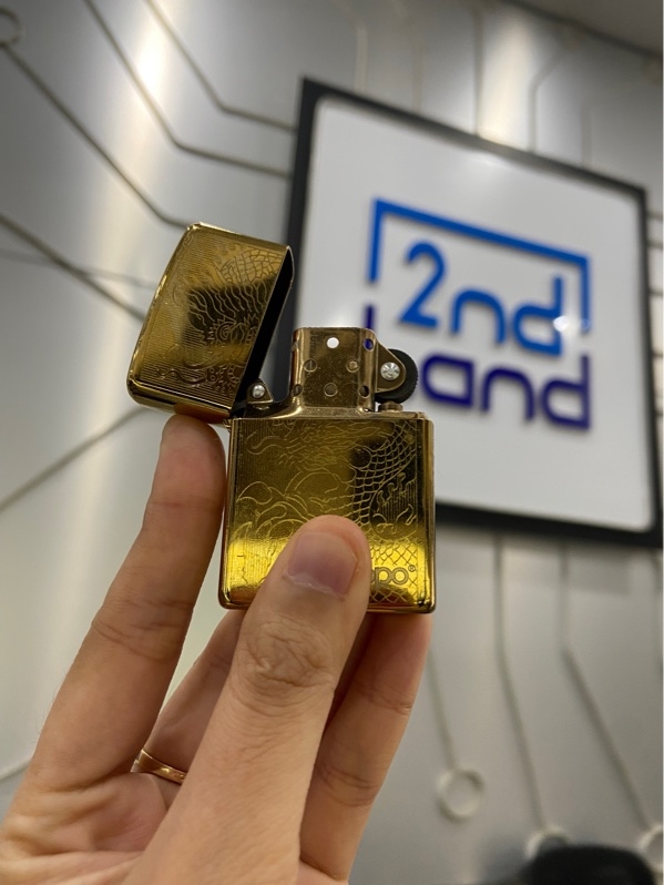 Zippo Golden Dragon khắc rồng - Màu vàng - Ngoại hình: 97% - Xước, hàng gia công - Body - Không bảo hành