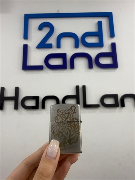Zippo hình hổ 10/2021 - Màu bạc - Ngoại hình 97% - Trầy , gỉ sét nhiều - Body