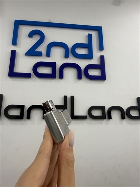 Zippo hình hổ 10/2021 - Màu bạc - Ngoại hình 97% - Trầy , gỉ sét nhiều - Body 2