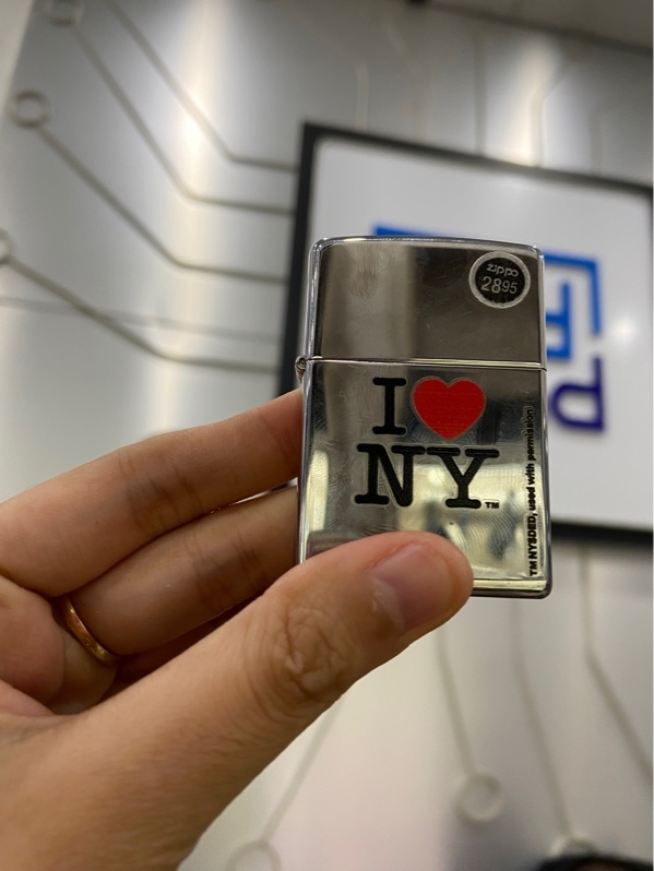 Zippo I Love NY - Màu bạc - Ngoại hình: 97% - Kèm hộp