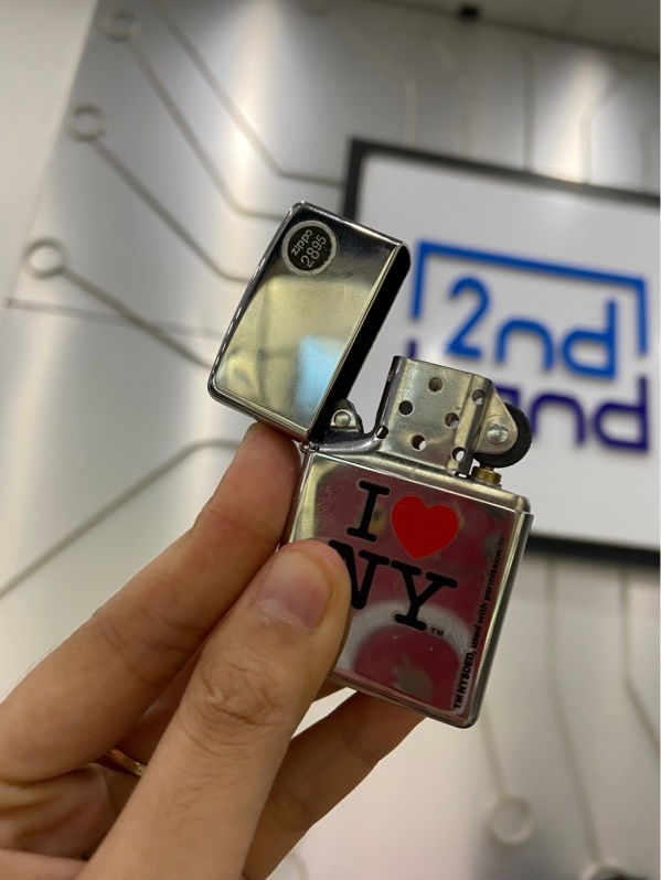 Zippo I Love NY - Màu bạc - Ngoại hình: 97% - Kèm hộp