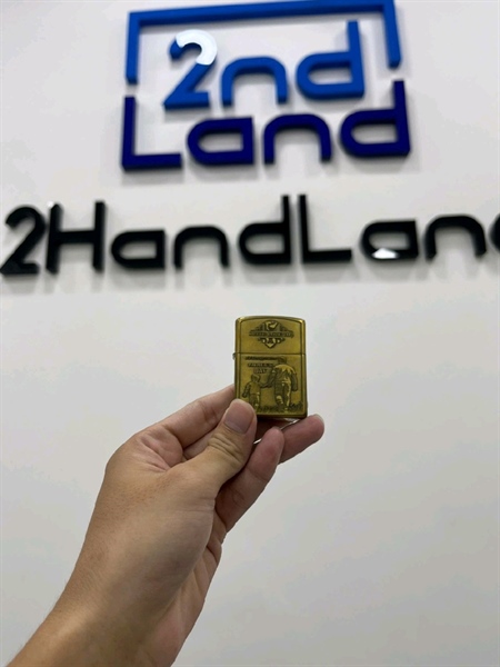 Zippo Khắc 3D Cha Con Ý Nghĩa - C24 - Màu vàng đồng - Ngoại hình 98% - Fullbox