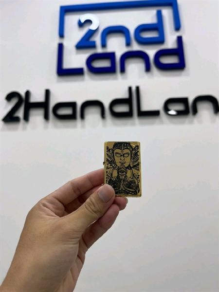 Zippo Khắc Phật và Tôn Ngộ Không - J23 - Màu vàng đồng - Ngoại hình 98% - Fullbox