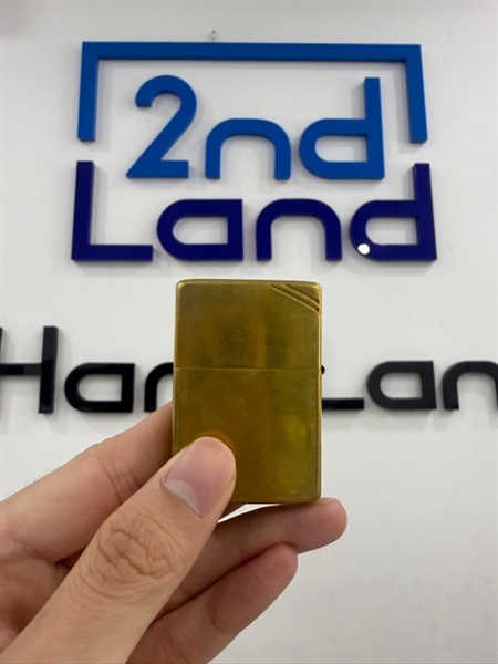 Zippo mạ vàng họa tiết hình ngựa T3/2002 - Màu vàng - Ngoại hình 97% - Body 2