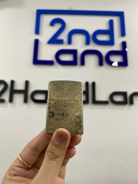 Zippo mạ vàng hoa văn 04/2005 - Màu bạc - Ngoại hình 98% - Body