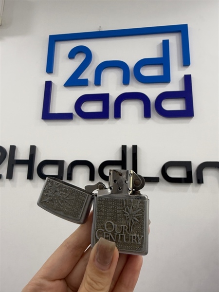 Zippo Our Century T9/1999 - Màu bạc - Ngoại hình 97% - Trầy xước , chữ century mòn , dây trong cháy đen - Body 1