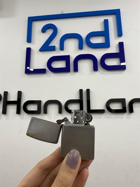 Zippo sản xuất 05/2013 - Màu bạc - Ngoại hình 97% - vỏ trầy , tróc sơn - Body 1