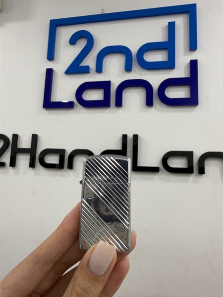 Zippo Slim Engraved High Polish 04/1987 - Màu bạc - Ngoại hình 97% - Trầy , hở bản lề nhẹ - Body