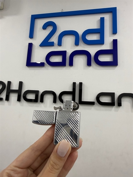 Zippo Slim Engraved High Polish 04/1987 - Màu bạc - Ngoại hình 97% - Trầy , hở bản lề nhẹ - Body