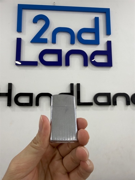 Zippo Slim Vân Sọc 1971 - Màu bạc - Ngoại hình 97% - Cấn móp - Body 2