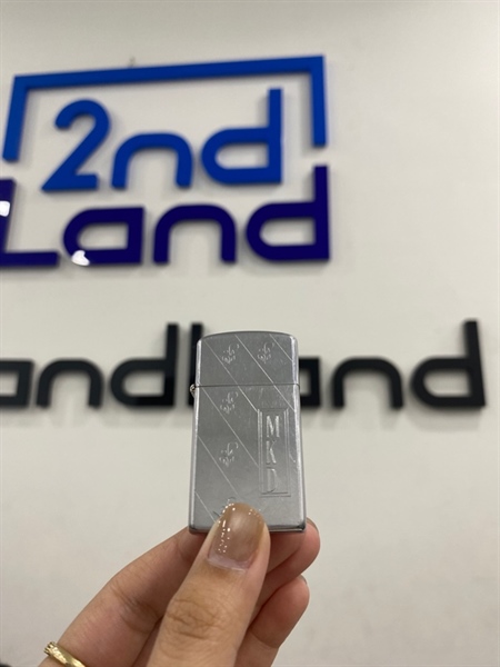 Zippo Slim Vân Sọc Khắc MKD 1964 - Màu bạc - Ngoại hình 98% - Body