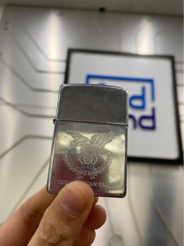 Zippo USA L-XI - Màu bạc - Ngoại hình: 97% - Tim mòn, xước quanh thân - Body