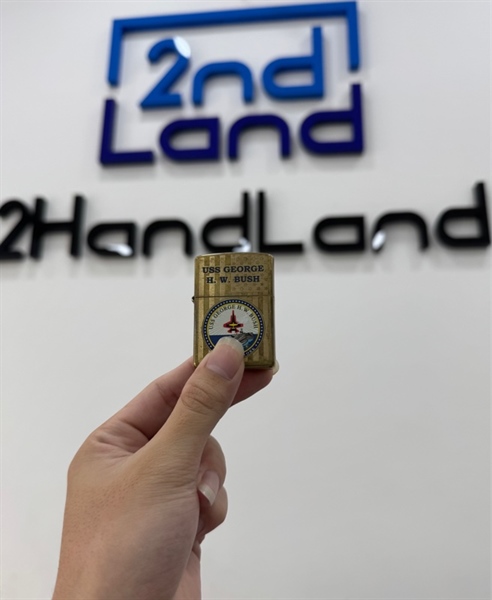 Zippo Uss Georhe H.W.Bush 03/2011 - Màu vàng - Ngoại hình 97% - Body