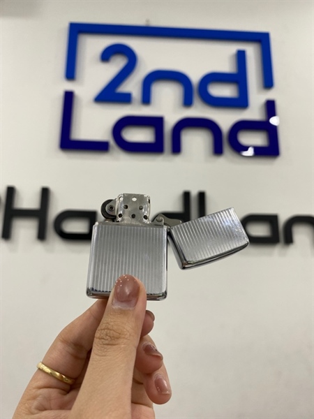 Zippo vân sọc 1981 khắc RICK - Màu bạc - Ngoại hình 98% - Body 2