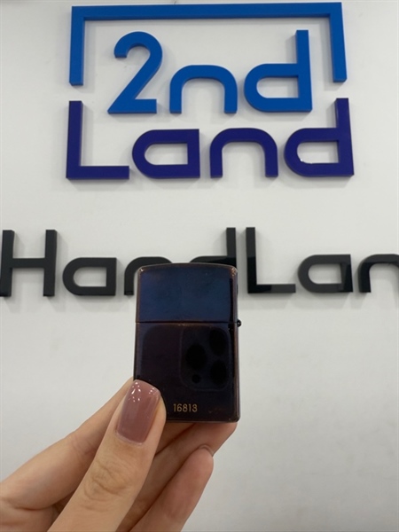 Zippo vỏ mạ titan Spiral Heart T11/2003 - Màu titan - Ngoại hình 97% - Vỏ trầy xước , đá còn dài , bông ố nhẹ 1