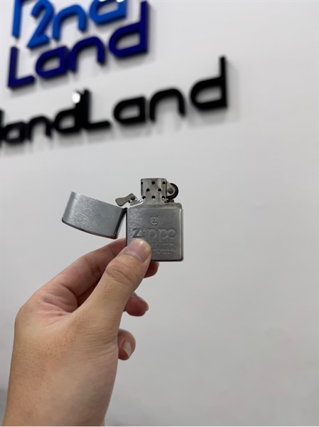 Zippo Wind Proof Lighter - Màu bạc - Ngoại hình 97% - Hết đá , trầy nhiều ,cấn - Body 1