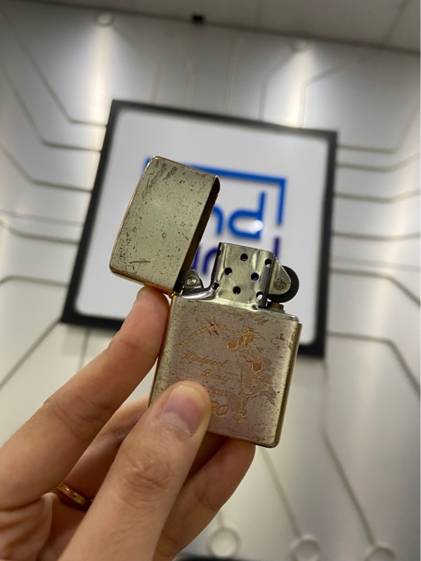 Zippo Windproof Beauty - Màu bạc - Ngoại hình: 97% - Ruột và vỏ khác mã - Body