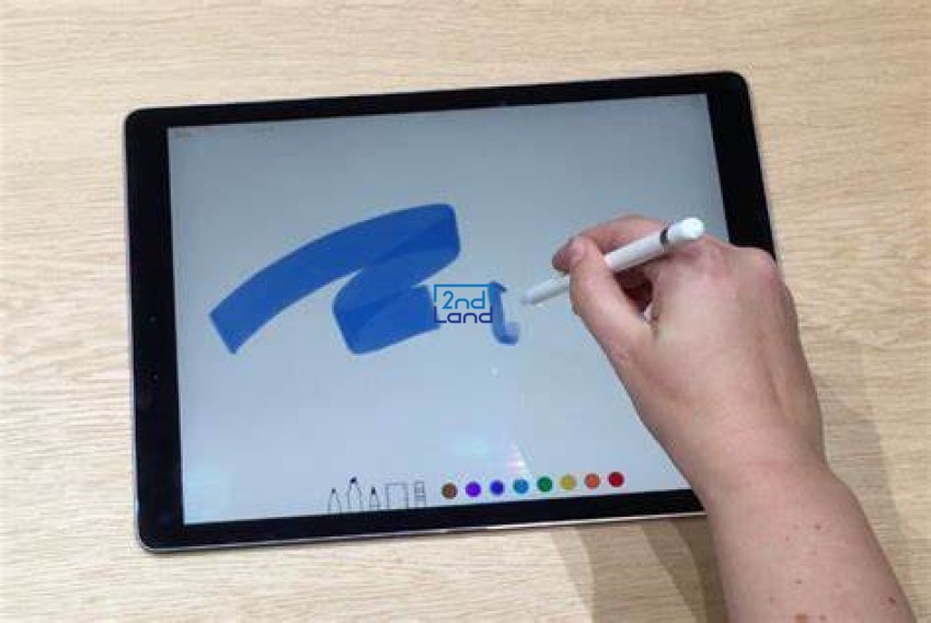 iPad cũ dùng để vẽ 8