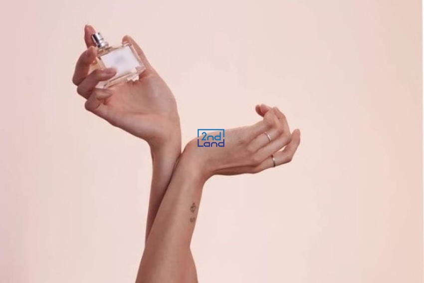Nên xịt nước hoa vào đâu? 8