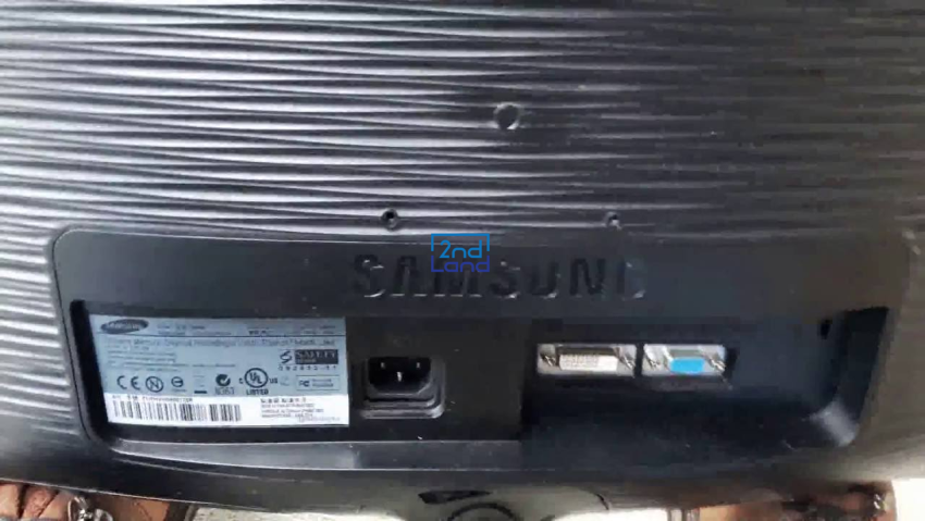 Tình trạng màn hình máy tính Samsung cũ có lỗi nhỏ