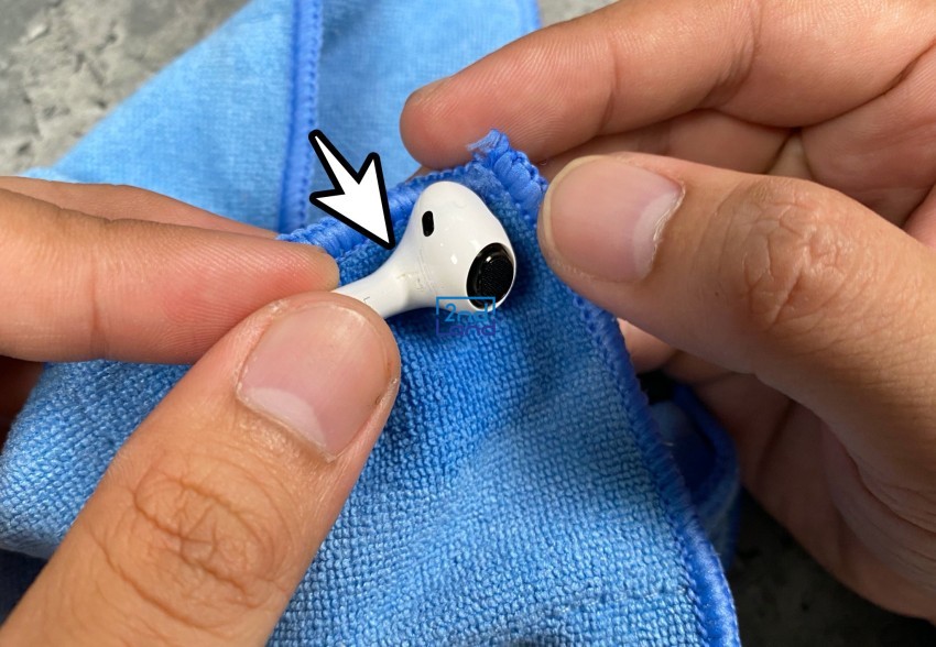 Vệ sinh AirPods