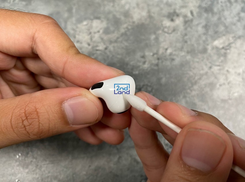 Vệ sinh AirPods 6