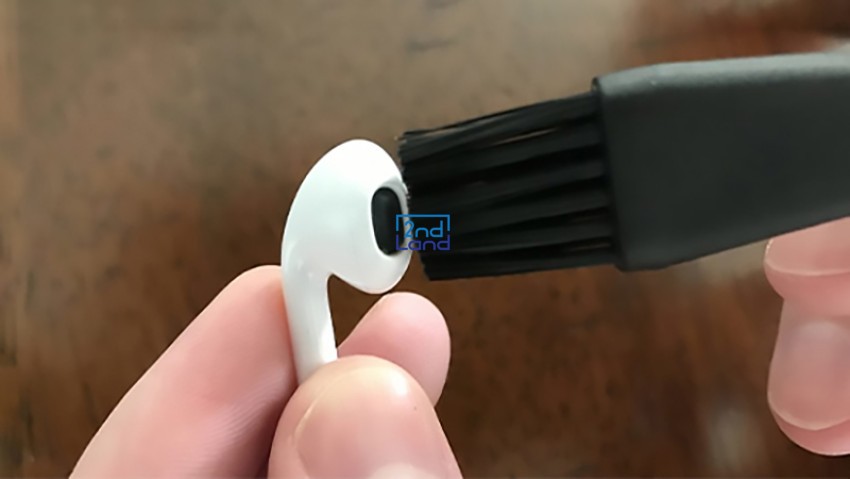Vệ sinh AirPods 8